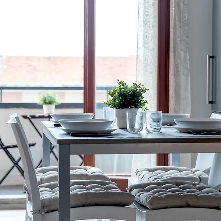 Free Parkinga Due Passi Da Navigli Con Balcone Apartamento *