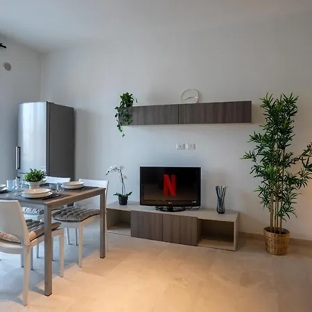 Free Parkinga Due Passi Da Navigli Con Balcone Apartamento Milán