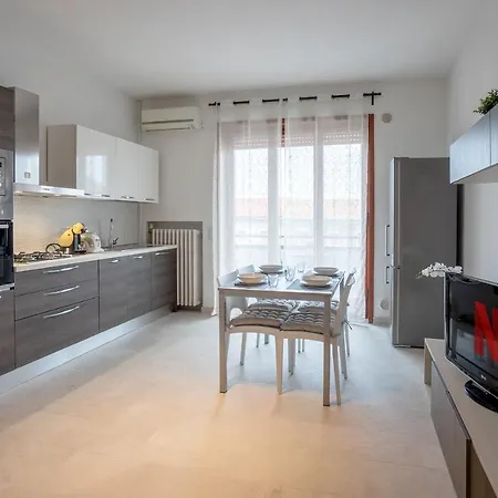 Free Parkinga Due Passi Da Navigli Con Balcone * Mailand