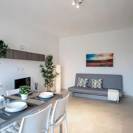 Free Parkinga Due Passi Da Navigli Con Balcone Apartamento *