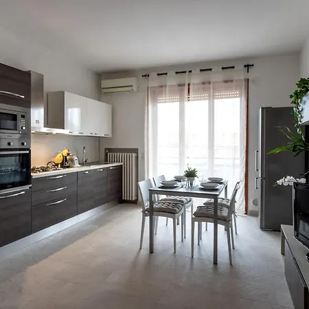 Free Parkinga Due Passi Da Navigli Con Balcone Apartment Mailand