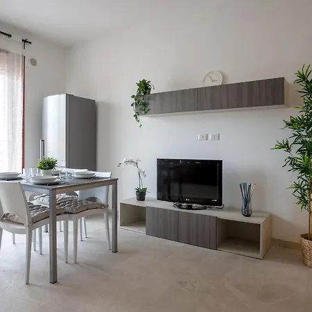 Free Parkinga Due Passi Da Navigli Con Balcone Апартаменты